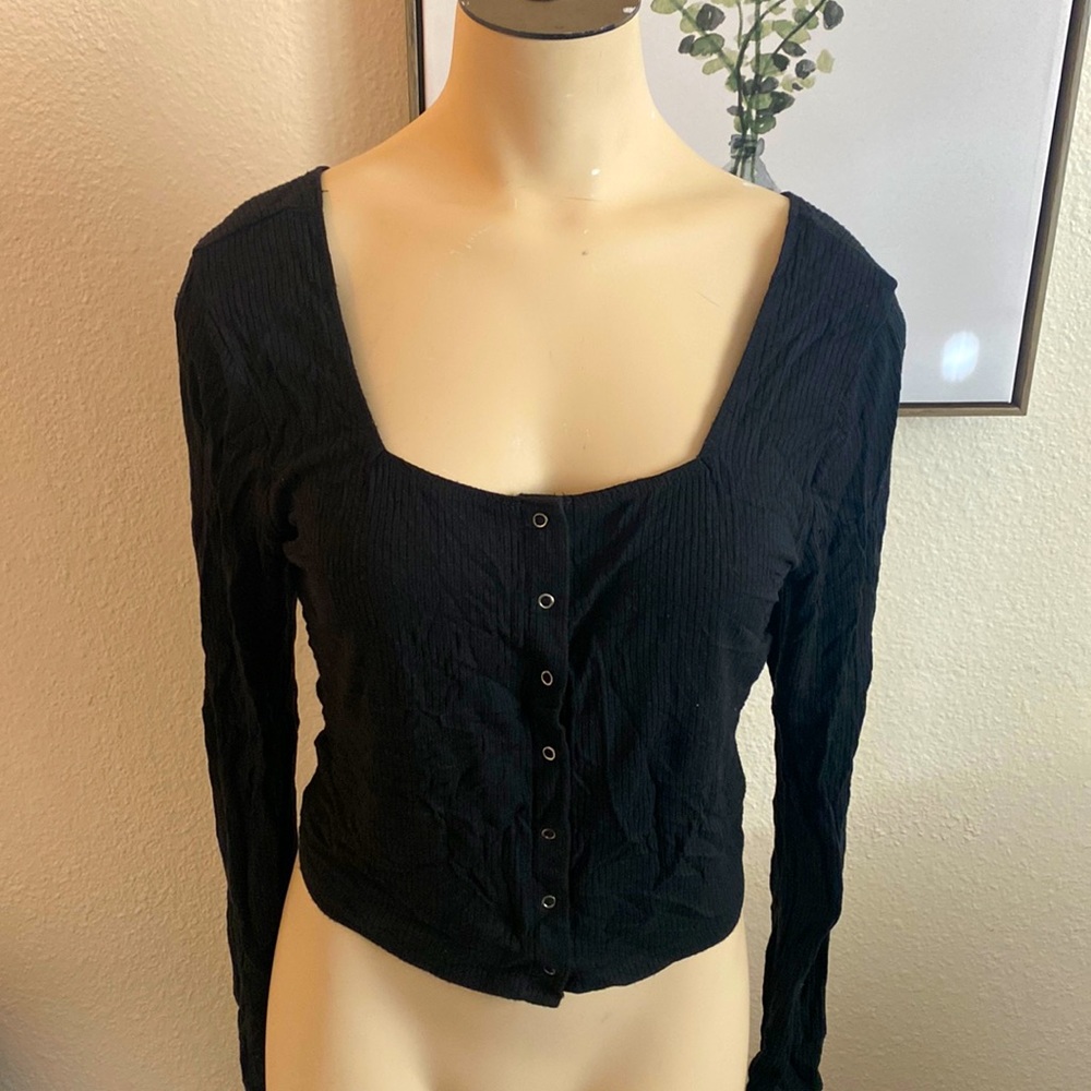 Black Button-Up Crop Cardigan